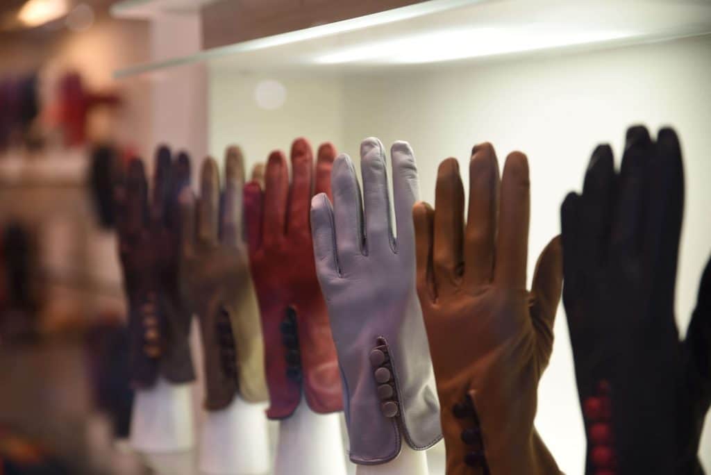 How should leather gloves fit?_ A Comprehensive Guide